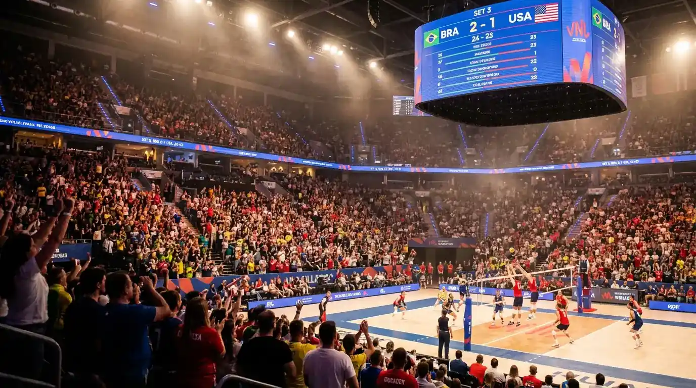 Ambiente de jogo de voleibol ao vivo num pavilhão com adeptos e marcador eletrónico visível